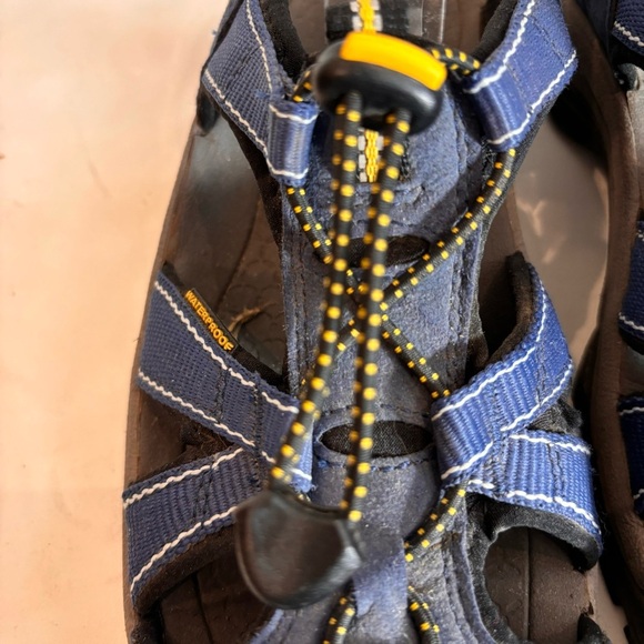 KEEN Sz 7 Newport Sandals Waterproof Bungee Closure Hiking Outdoors Slip On - Picture 4 of 10